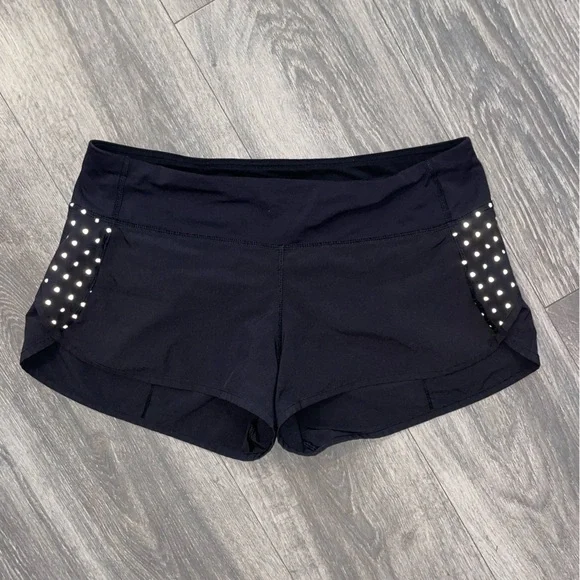 ****SOLD****Lululemon Reflective Dots Speed Short Black size 8 - Picture 1 of 3
